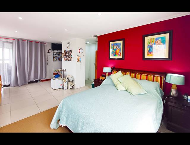 7 BEDROOM FREESTANDING FOR SALE IN KLEINMOND CENTRAL